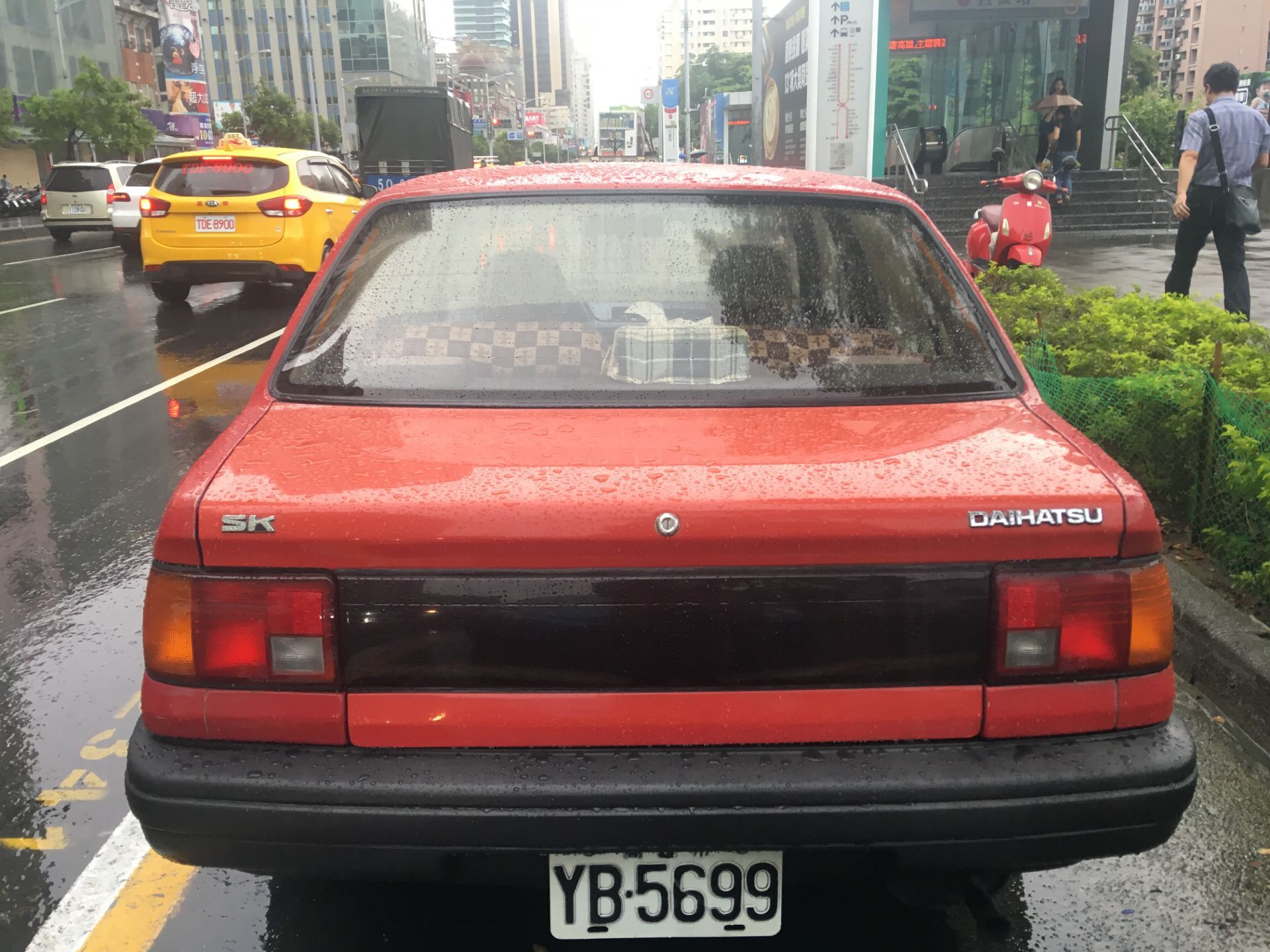 1/ 12 在宝岛台湾,并不缺乏豪车,世界名车,但是有这么一款车真的是