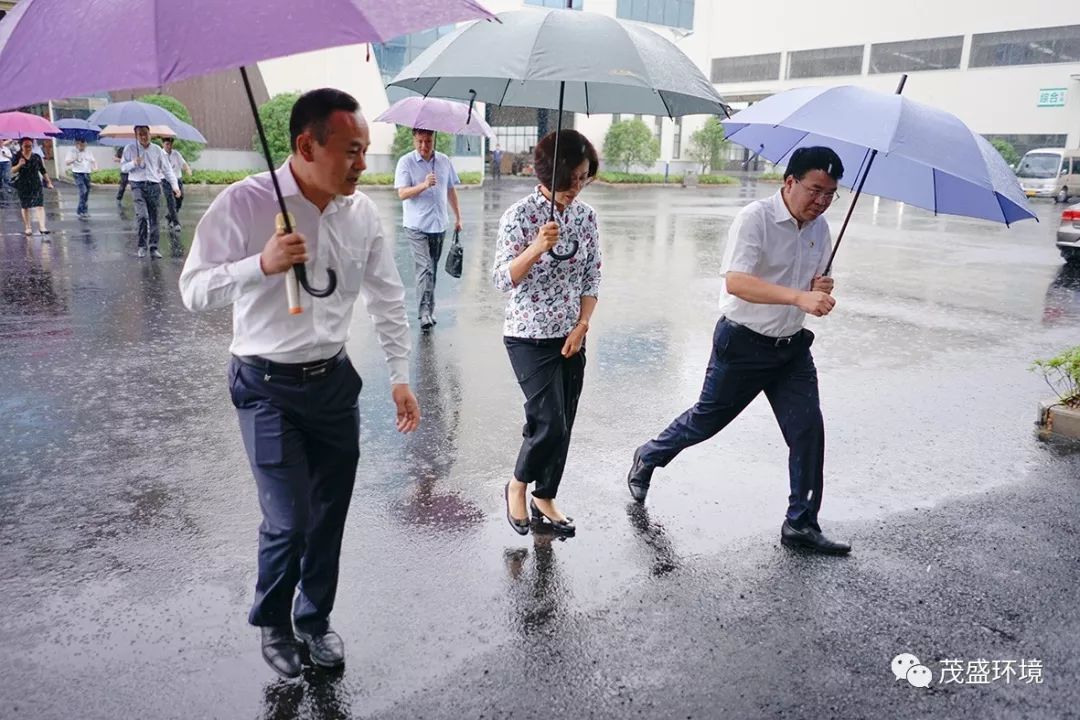 局长谢小贵,省社会保险管理中心副主任邓忠明,吉安市人社局局长徐小腾