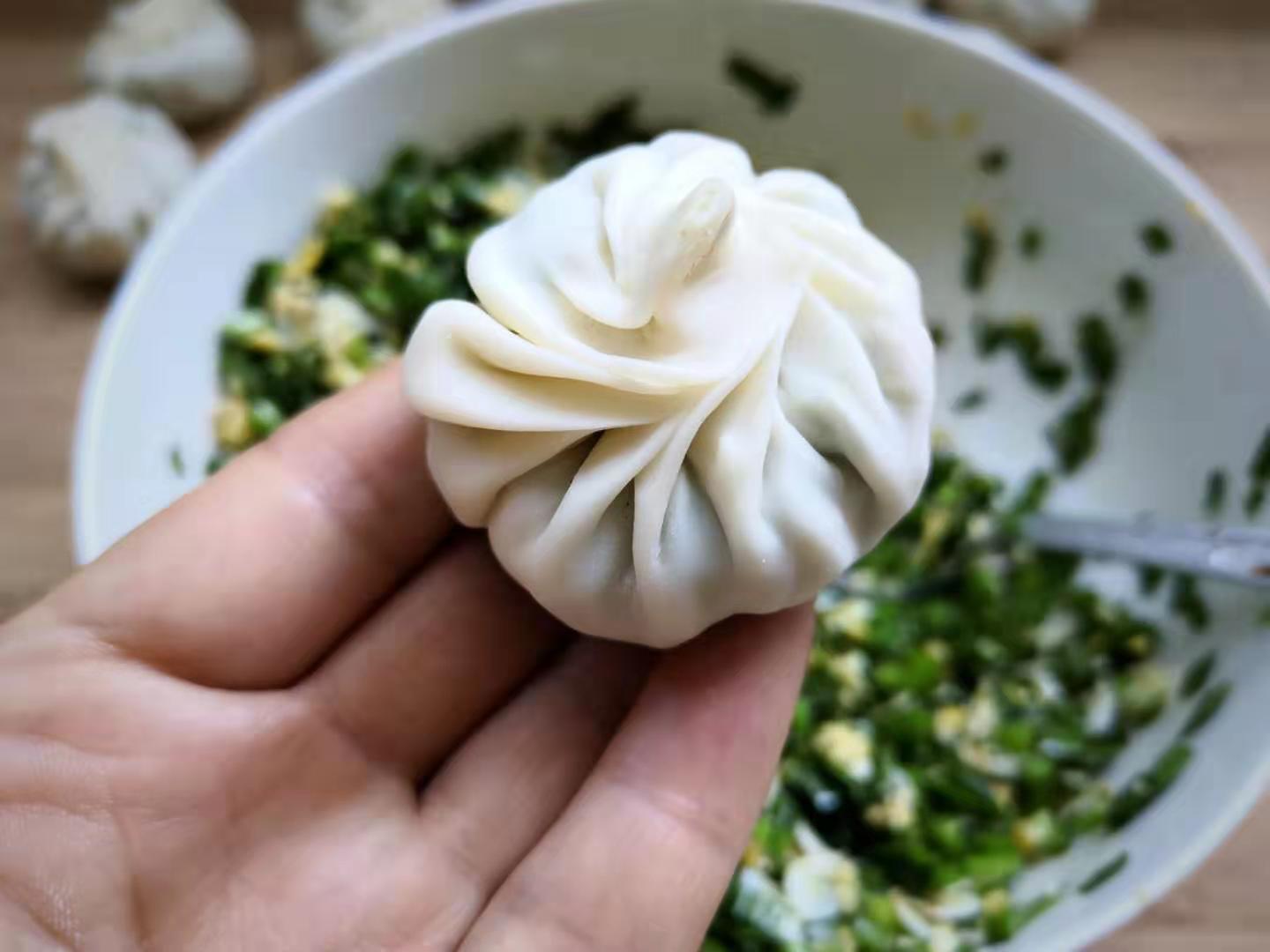 2块钱买1斤饺子皮,给老公和孩子做了3笼薄皮包子,一口气吃完了