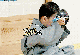 中国90后小伙用泡面修车,吓傻外国人!