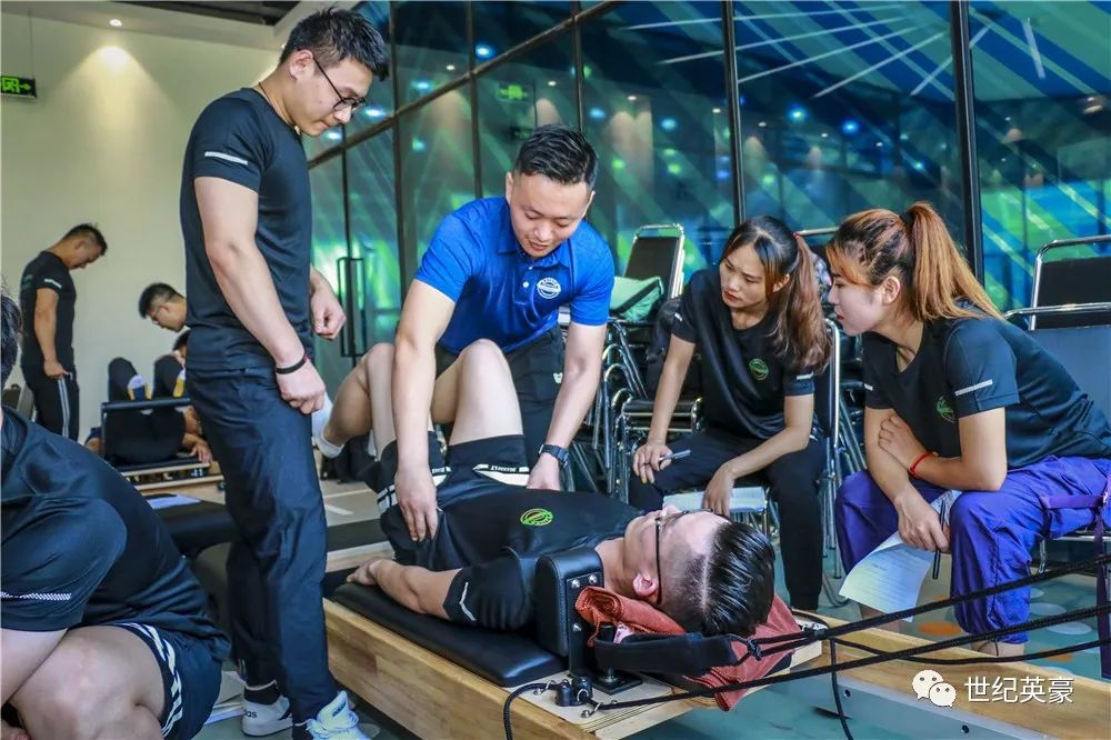 世纪英豪健身学院全国第一期私教培训班火热开课