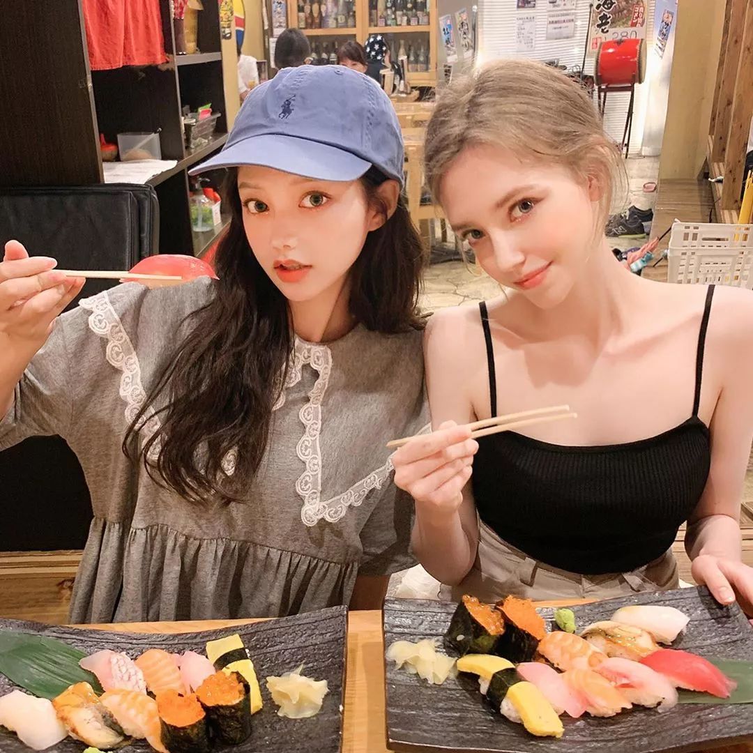 所谓人间尤物,这个98年的混血模特算吗?_chloe