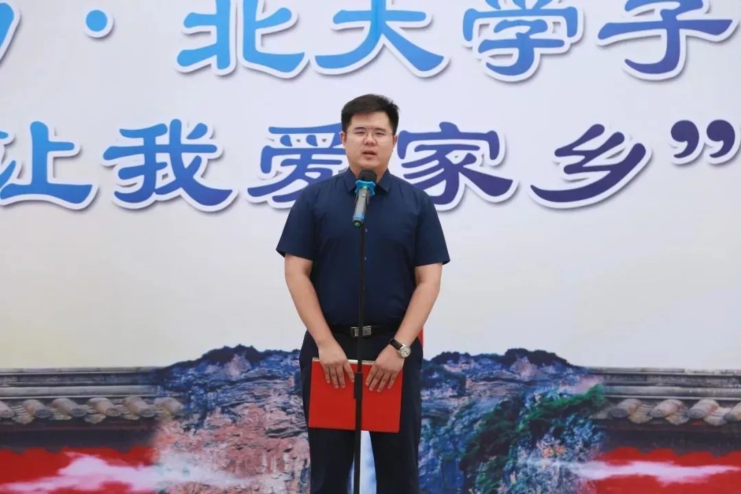 图为团市委书记李明霖,修武县委副书记于三龙共同为我市第三个志智双