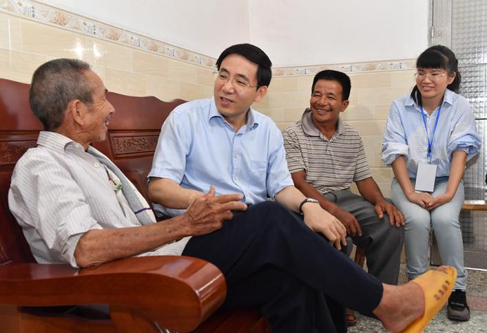 7月9日,市委书记,市人大常委会主任黄海昆到北流市调研乡村振兴,脱贫