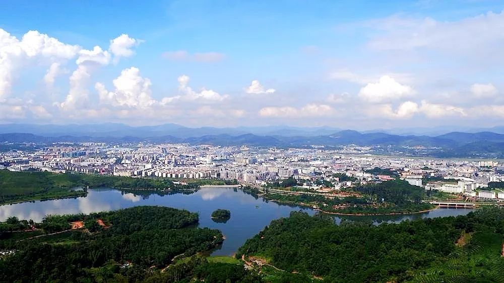 健康养生之地,普洱茶文化之源,把普洱建设成为绿色发展示范城市,祖国