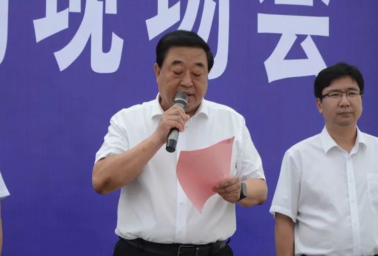 沙河市副市长王自琪主持此次现场会.
