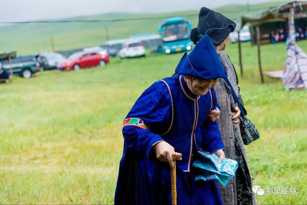 呼伦贝尔草原婚礼记 | 你嘴角上扬的弧度就是最好的