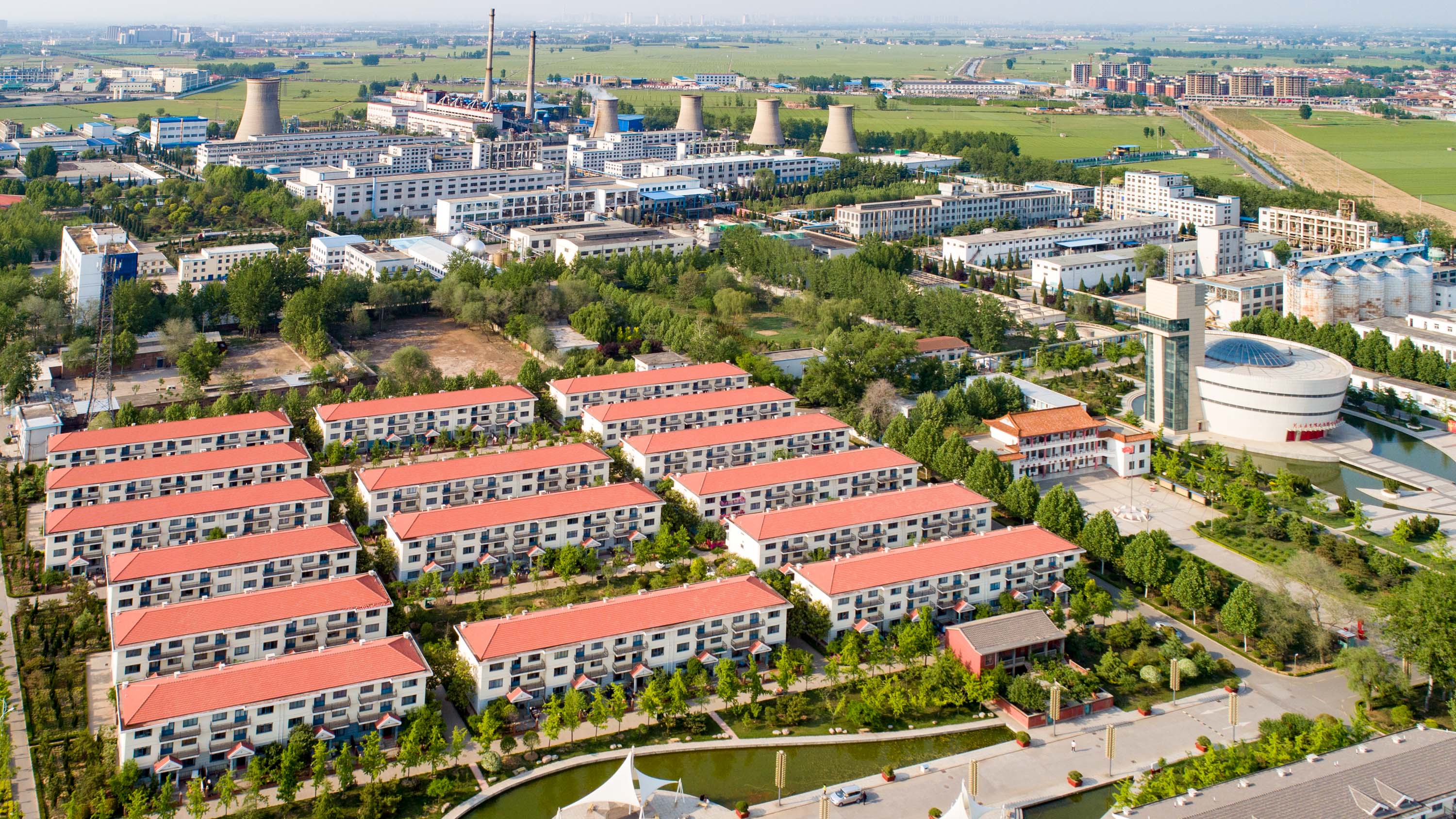 实现农村工农业现代化和生活城市化的村庄产值9亿仅19人种田