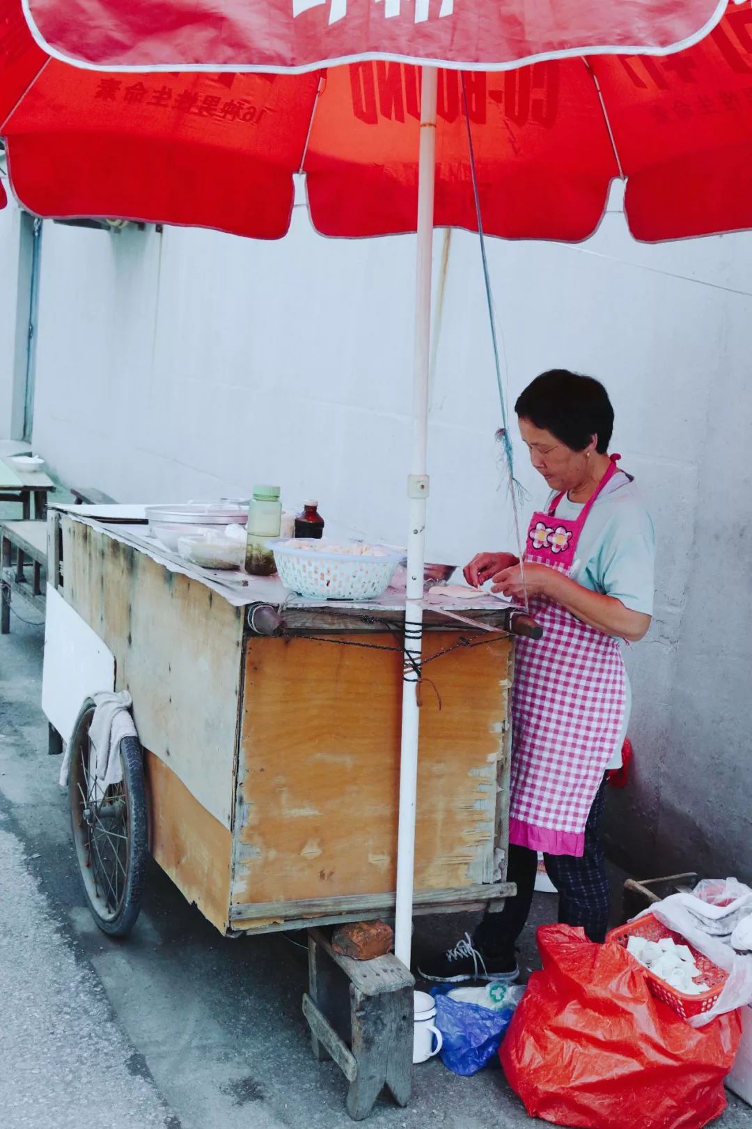 藏在老新村里的馄饨摊摆了20多年