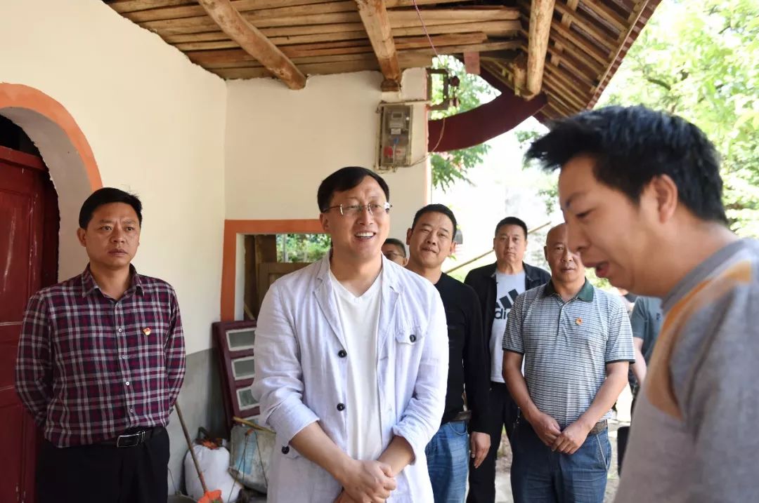 翟书记为了这事率主要领导到泼机镇李官营村来了!_翟玉龙