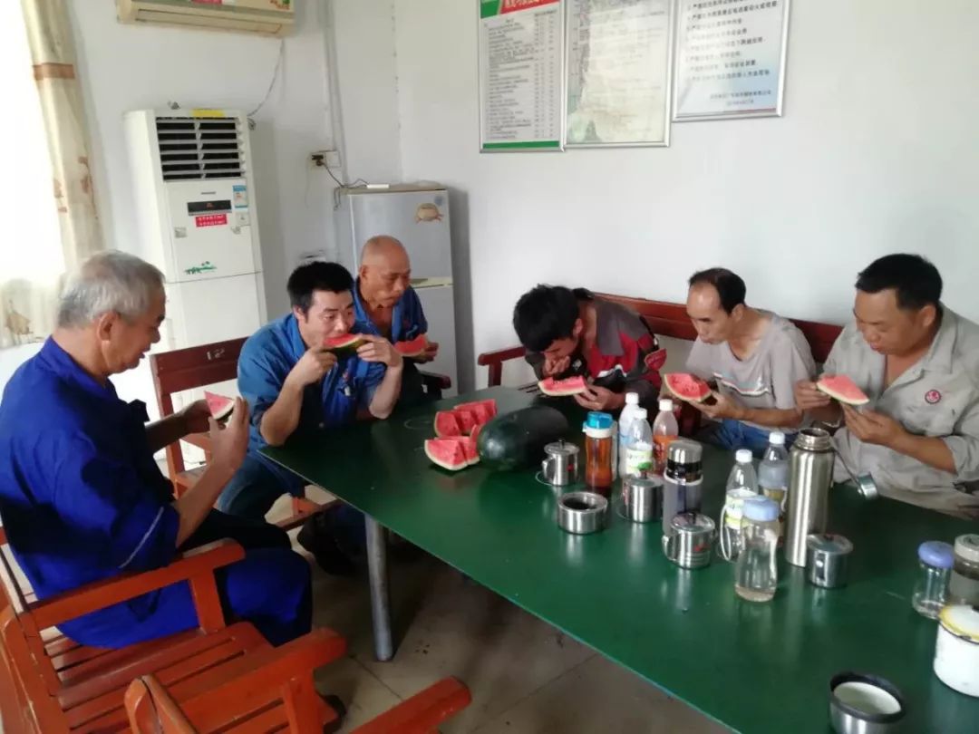 休息室美怡乐粒粒棒冰五羊甜筒伊利巧