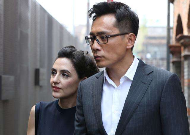 他是谢娜的前男友为照顾患病妻子推掉工作隐退3年才复出