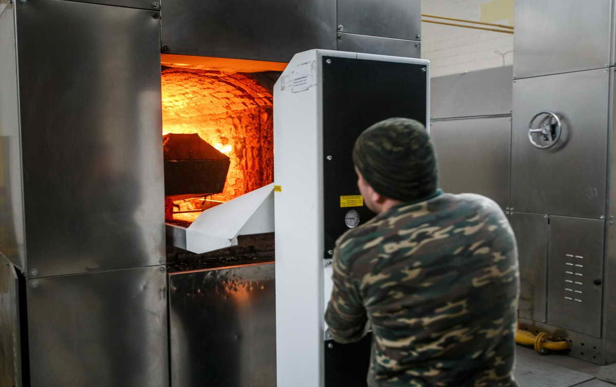 镜头下俄罗斯火化厂的男人最避讳说到姑娘