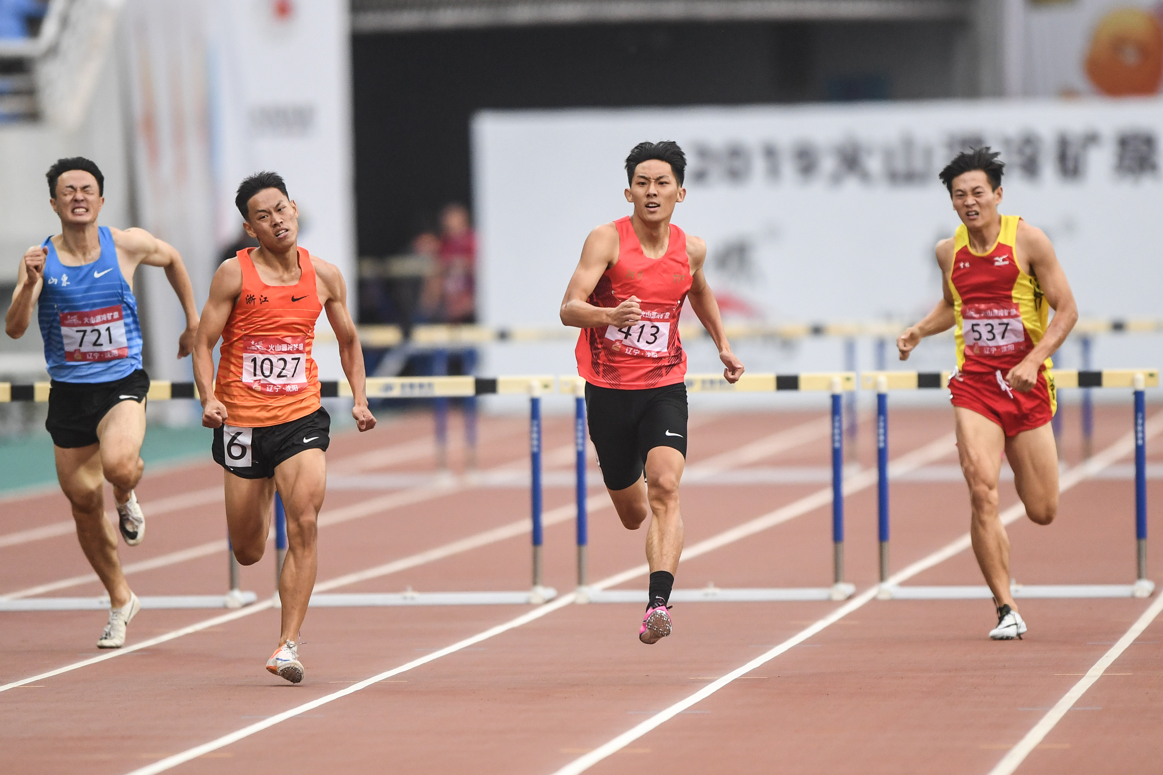 田径——全国锦标赛:谢智宇男子400米栏夺冠