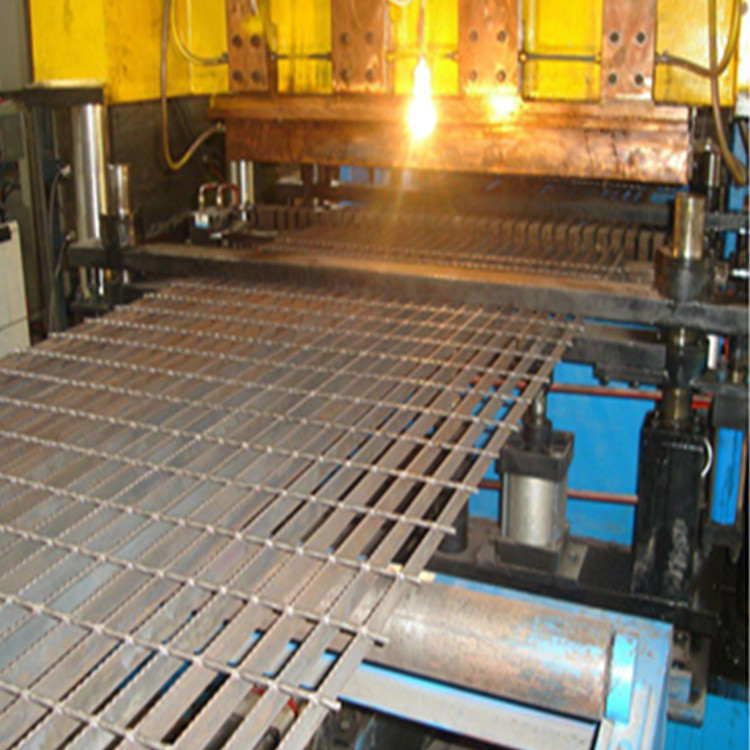 三,压焊钢格板举例说明:1,重载压焊钢格板:由扁