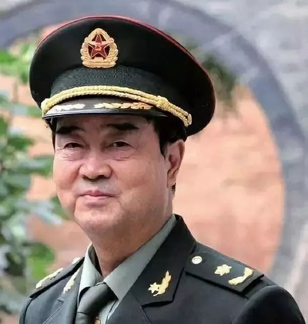 李斌奎,少将军衔,著名作家.