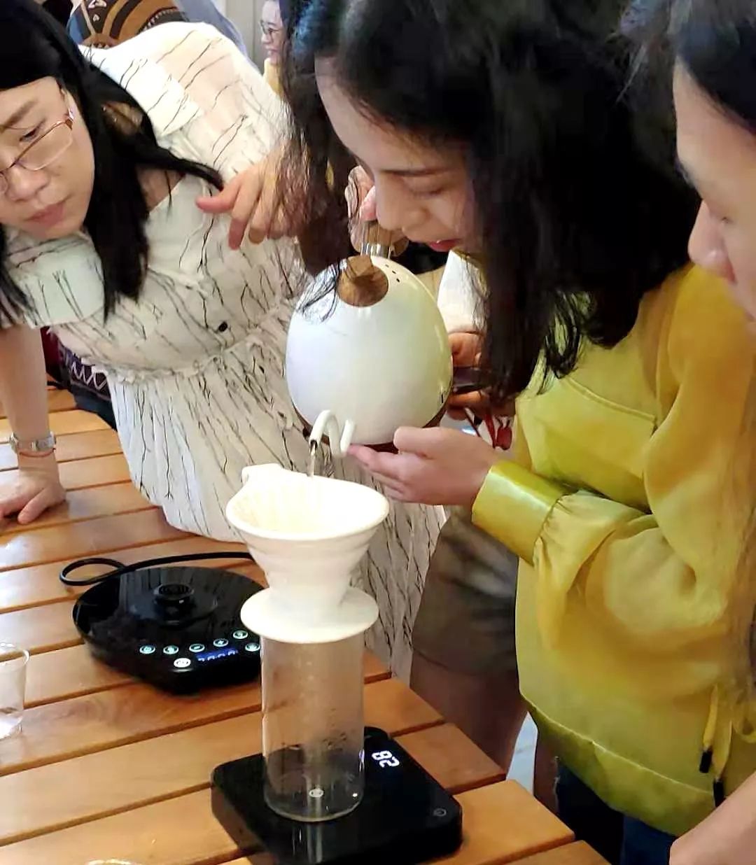 活动现场丝丝香醇陪伴你创新驿站手冲咖啡分享会