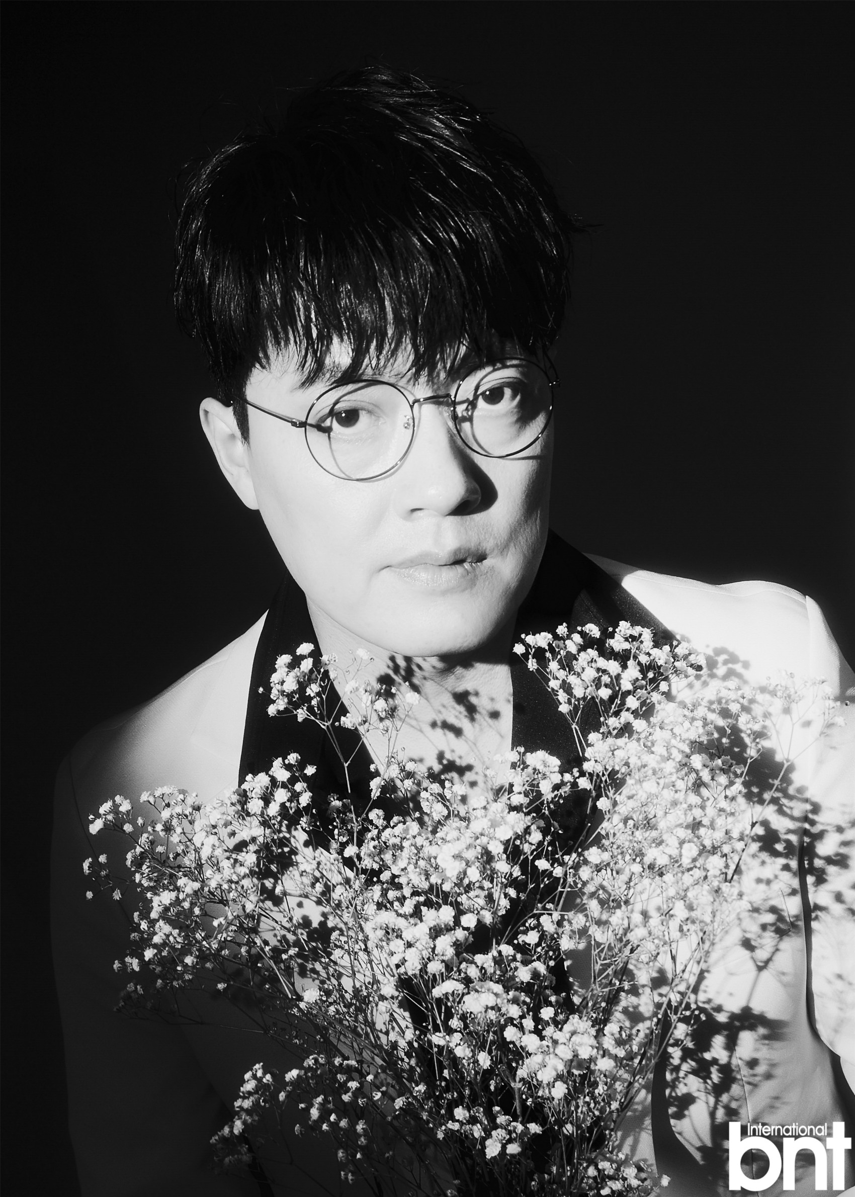 金炯默拍摄bnt写真 属于成熟男人的黑白魅力-搜狐大视野-搜狐新闻