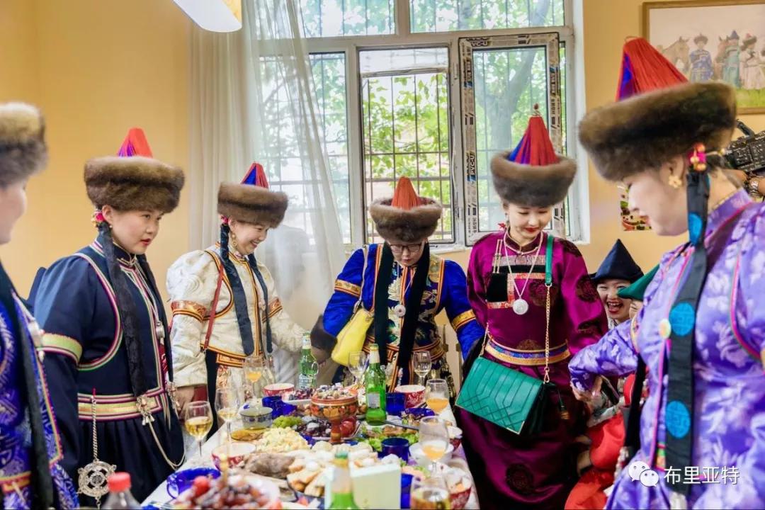 呼伦贝尔草原婚礼记 | 你嘴角上扬的弧度就是最好的嫁妆(布里亚特婚礼