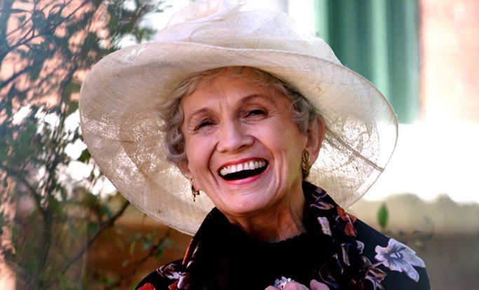 她一边做家务一边写作,然后得了诺奖_门罗