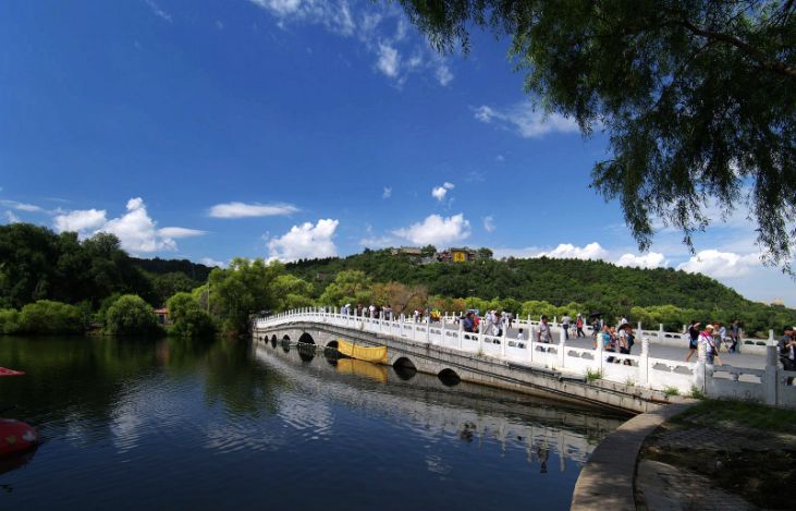 北山公園:燒香祈福看美景