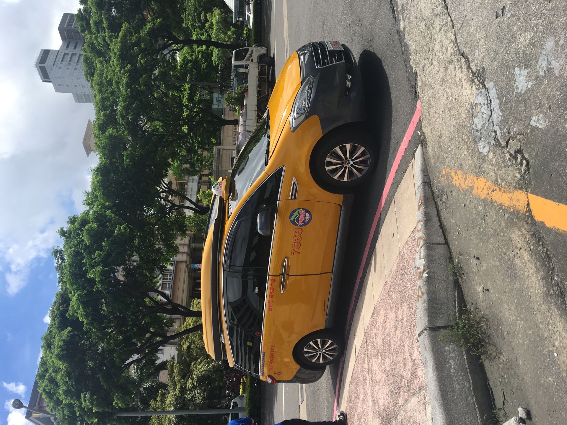 宝岛台湾高雄计程车小黄实拍 最好的大奔驰e320 v6