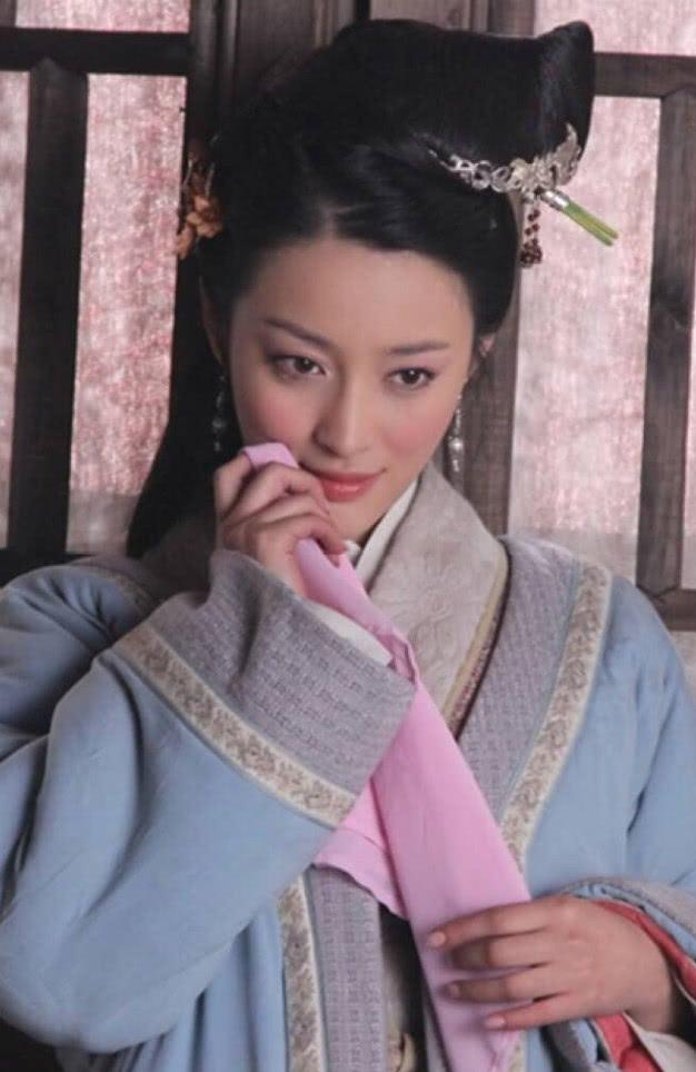 《水浒传》中饰演的"潘金莲",虽然是个不怎么讨喜的角色,但是她的演技
