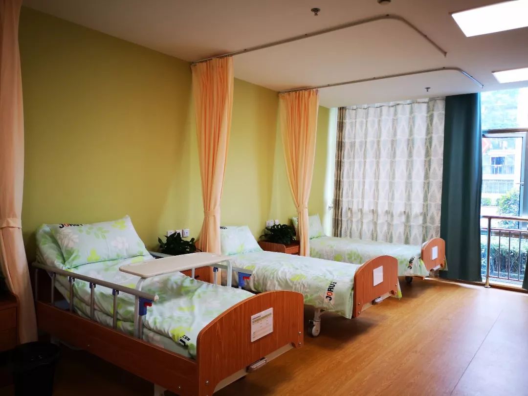 是佘山镇首家集日间托养,长者照护,助餐服务,居家养老,综合为老服务