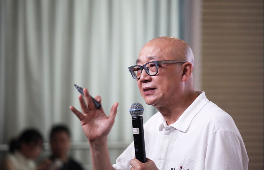 冯耘老师就用一个简单的小游戏,带领现场观众认识心理学,学会化"压力"