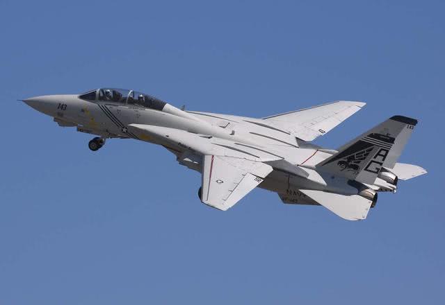 第一款舰载重型四代机 退役13年 f-14雄猫战斗机依然经典