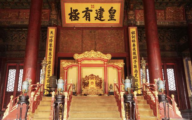 改变清朝命运的可怕疾病纳兰性德和顺治帝同因天花不得不火葬