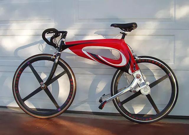 这回颠覆了无链条自行车只靠垂直踩踏即可驱动