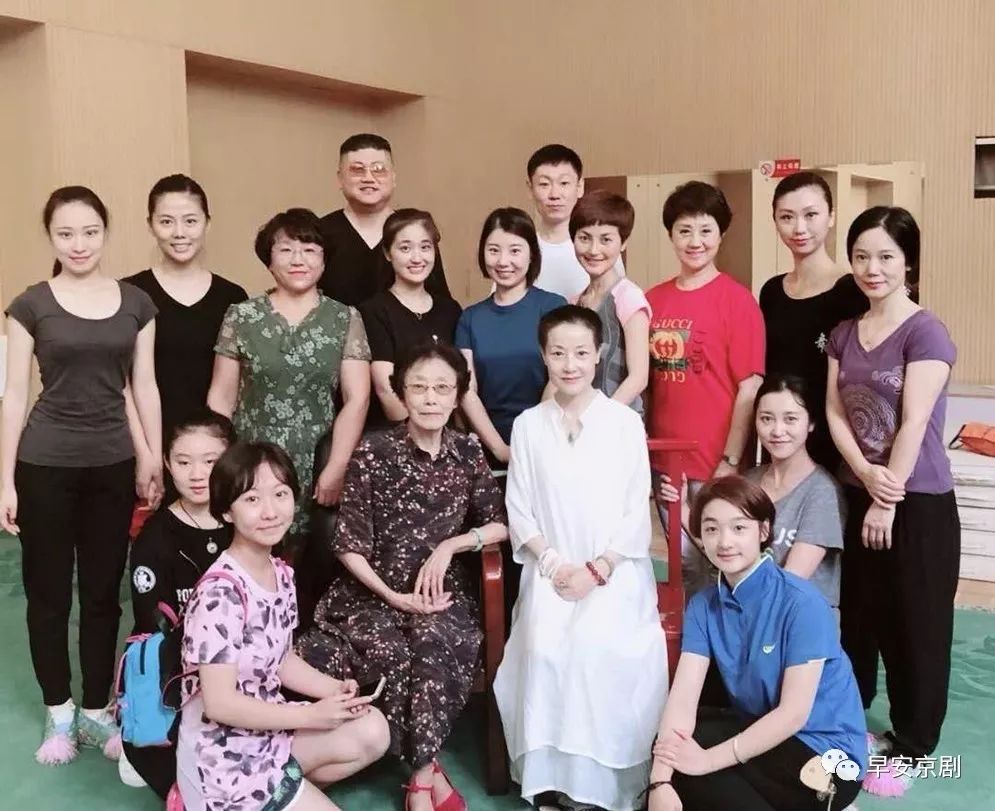 和杨荣环先及与夫人沈英和黄少华老师和杜近芳老师吴素秋老师亲授技艺