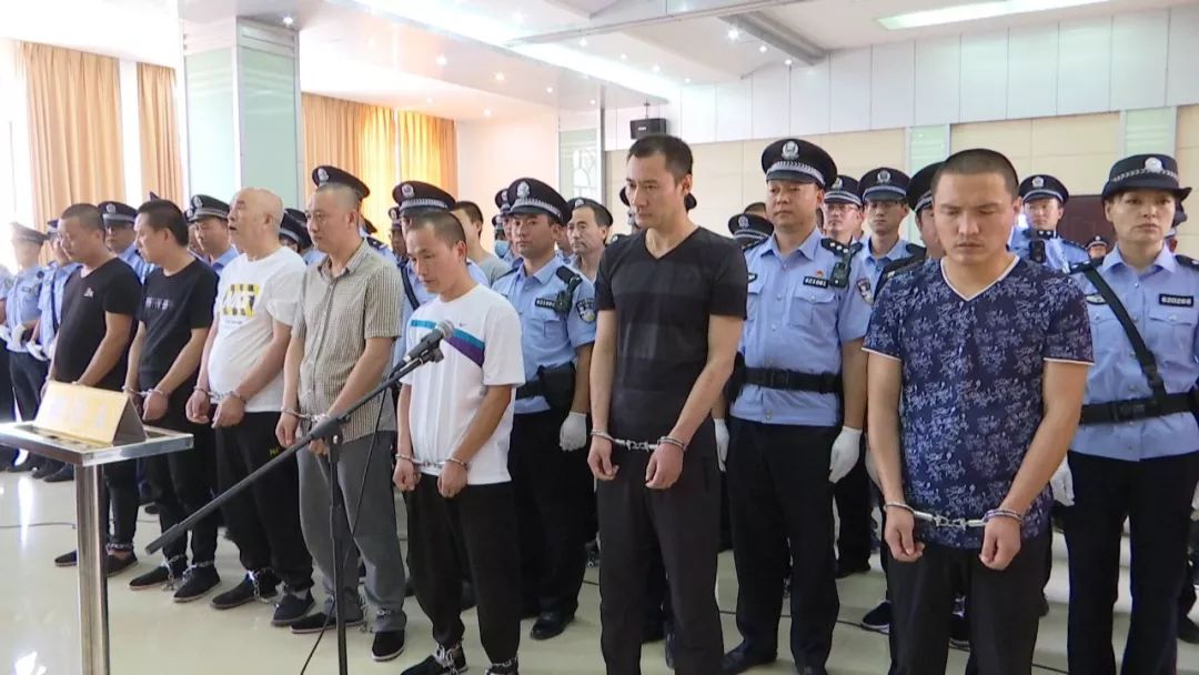 7月9日上午,白银市首起涉黑案件被告人李高平等29人犯组织,领导,参加