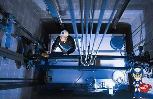 就是方便维修人员检修,一般情况下,维修人员检修电梯时会先将电梯停在