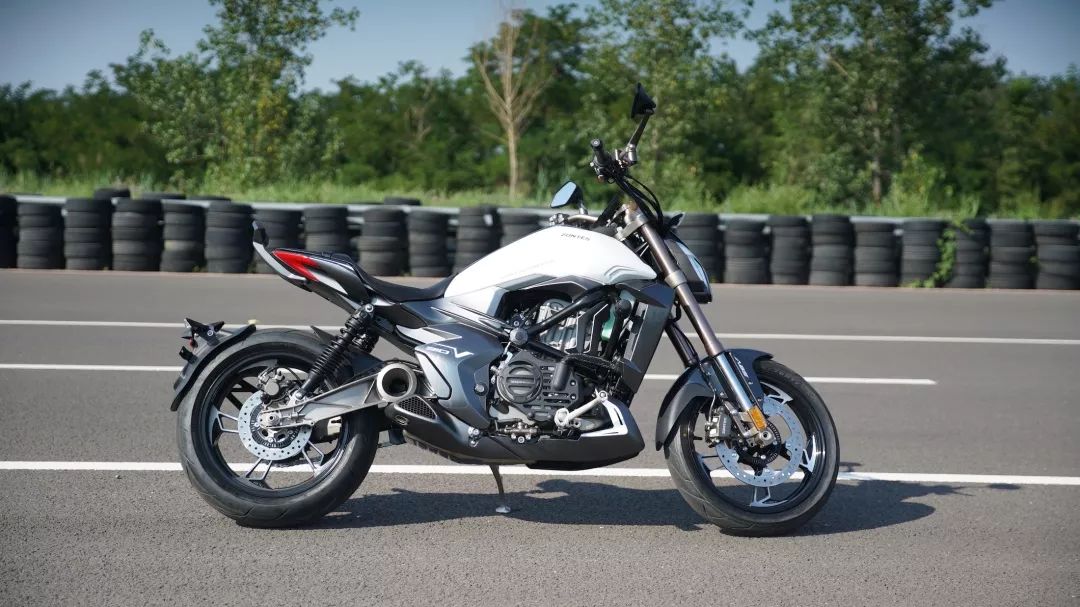 中国摩托车联合测评升仕zontes310v国产网红运动巡航