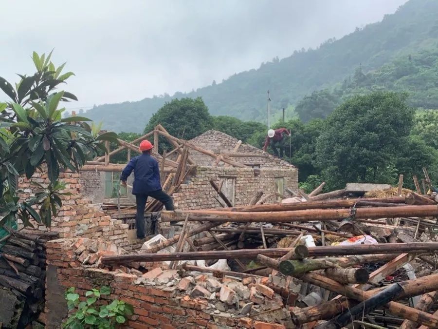 【台州黄岩】院桥镇"创无"进行时——整治乱搭乱建 创建良好发展环境