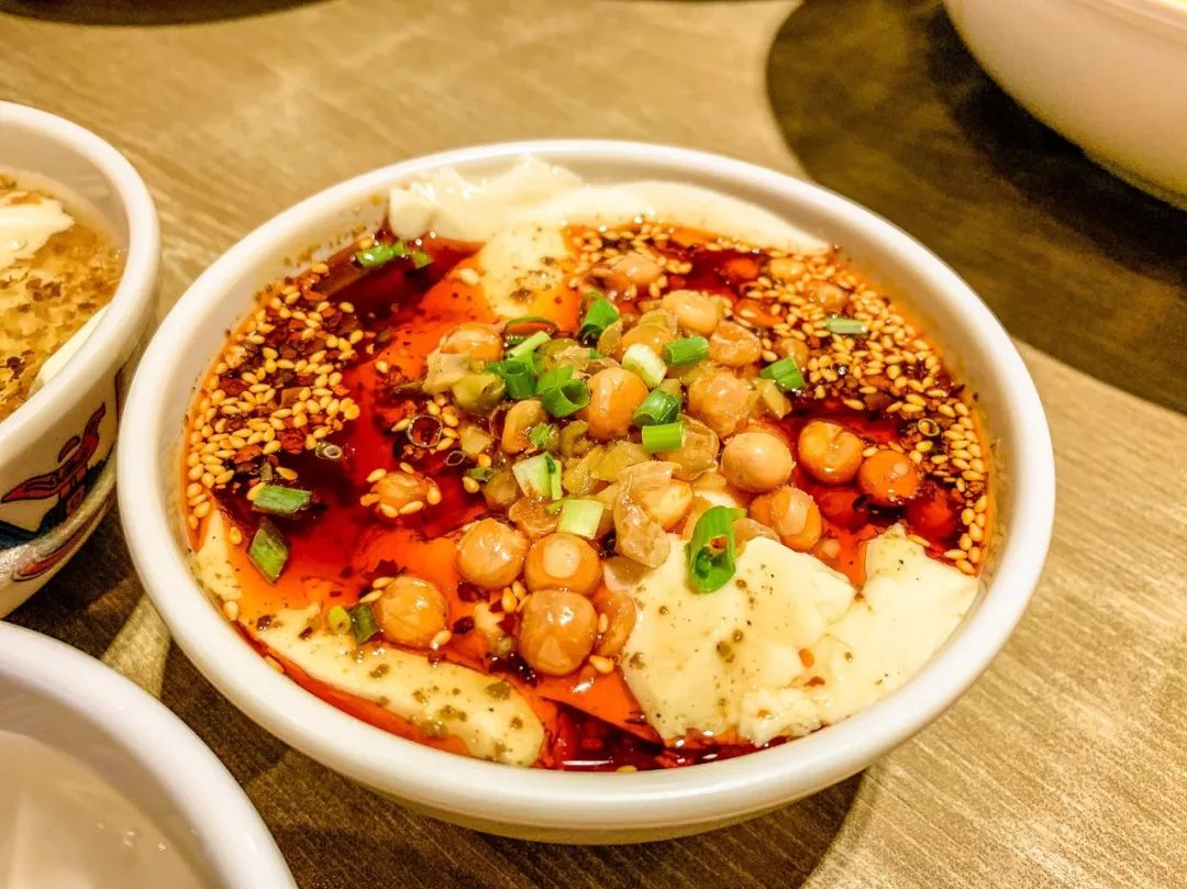 半个广州都来排过队5年老字号酸菜鱼人均20搞定