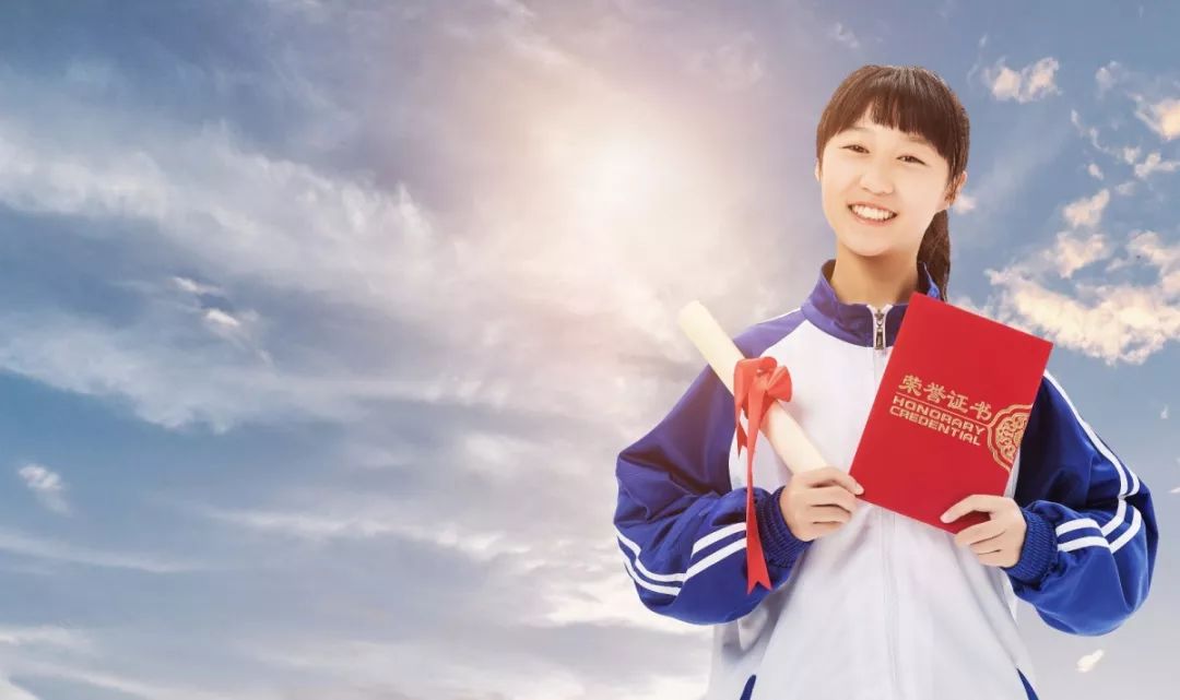 清华寒门女孩毕业典礼发言,这才是优秀青年该有的样子!