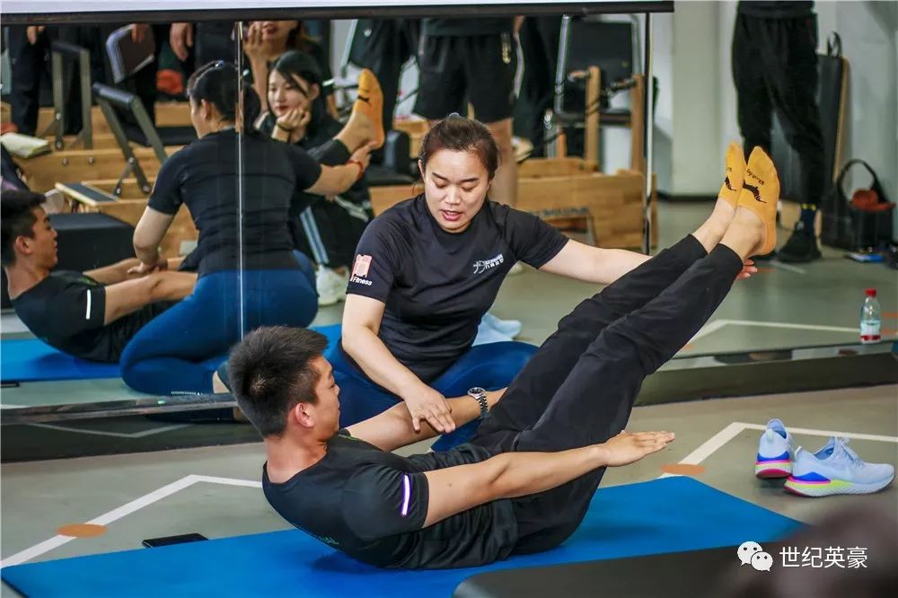 世纪英豪健身学院全国第一期私教培训班火热开课