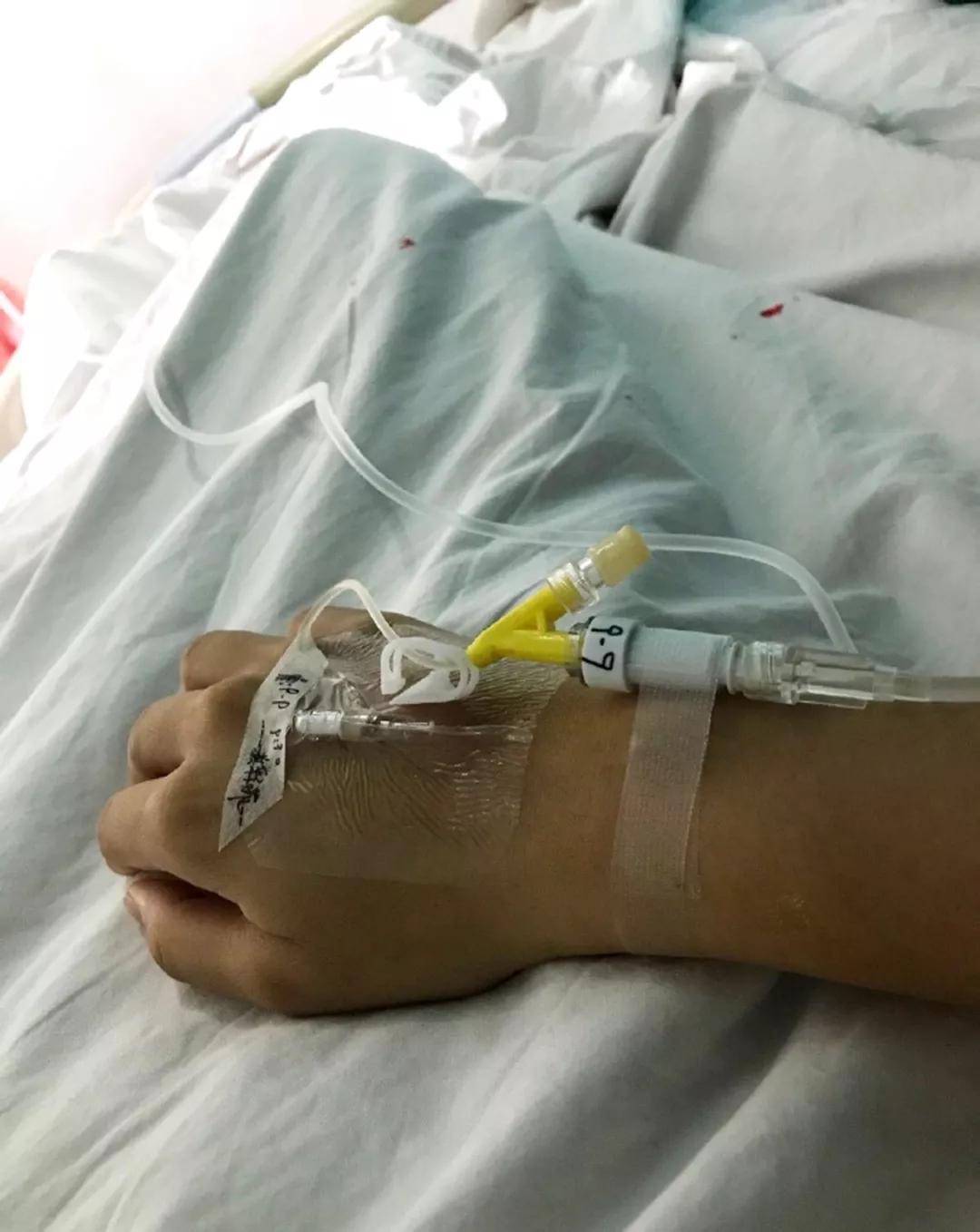 你常常自嘲,连体检的钱都没有,你不知道icu病房可以迅速榨干整个家庭