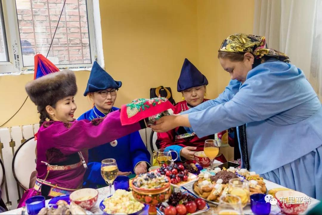 呼伦贝尔草原婚礼记 | 你嘴角上扬的弧度就是最好的嫁妆(布里亚特婚礼