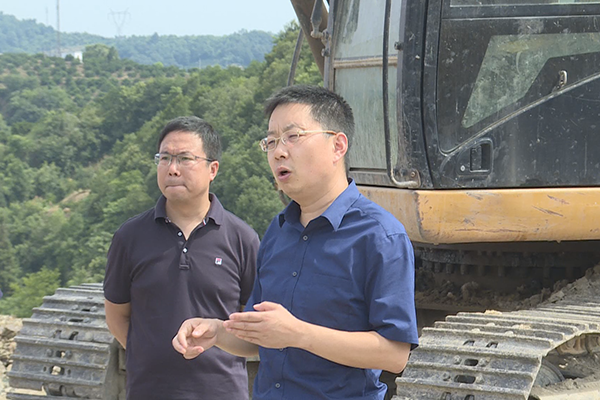 解放思想攻坚克难推动长阳民族工业园更好更快发展