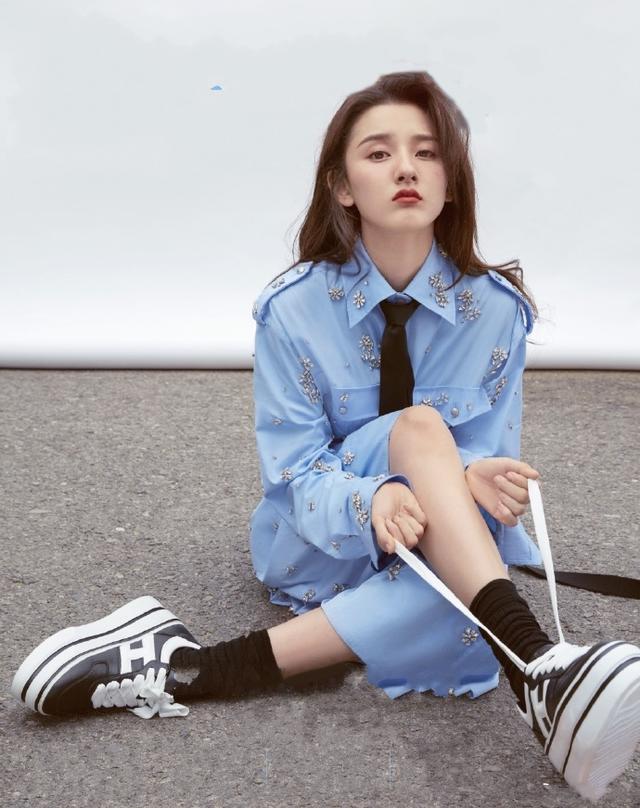 走进“小白鞋女”的时尚天地