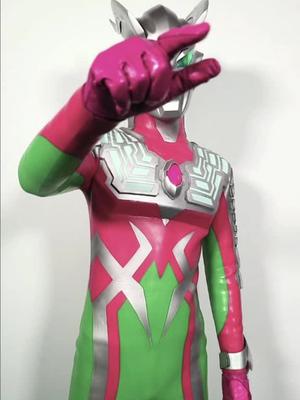 变换形态?嘿嘿嘿!奥特曼