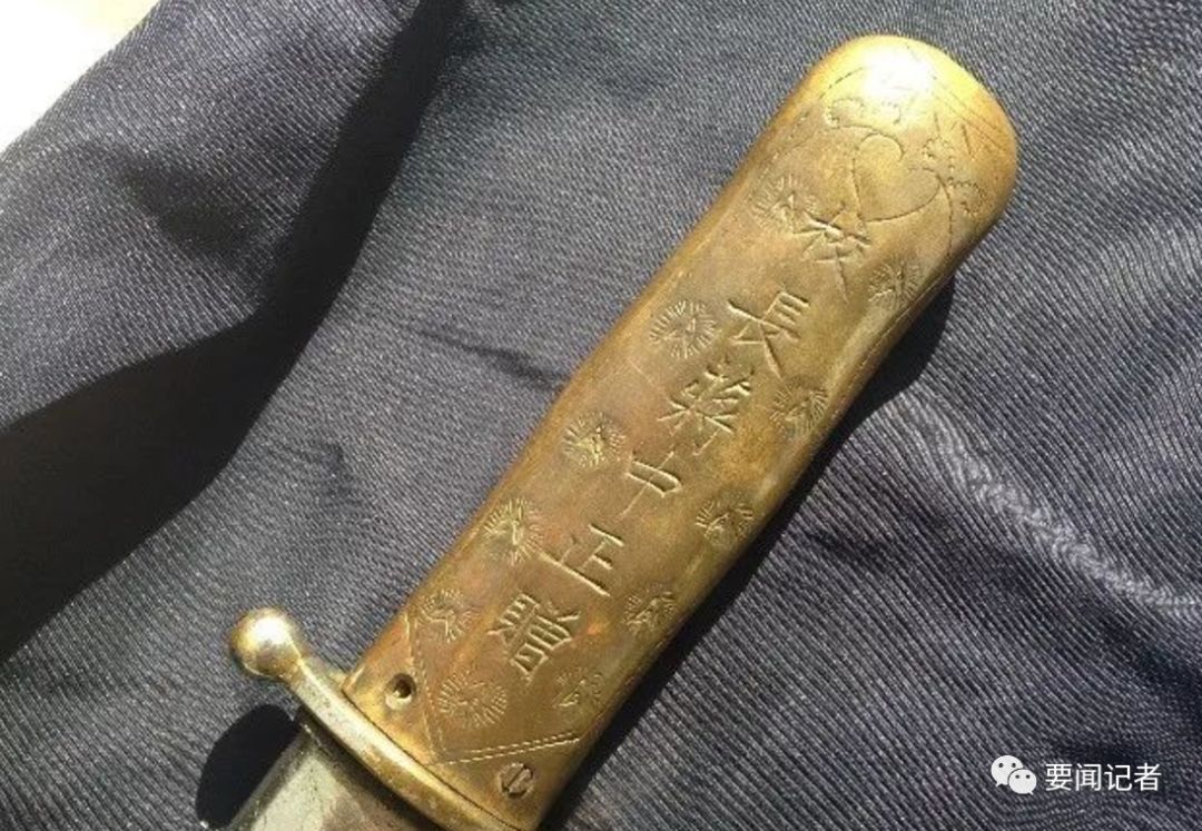便成仁",这把剑代表着军人的灵魂,蒋介石亲自为他颁发"中正剑"