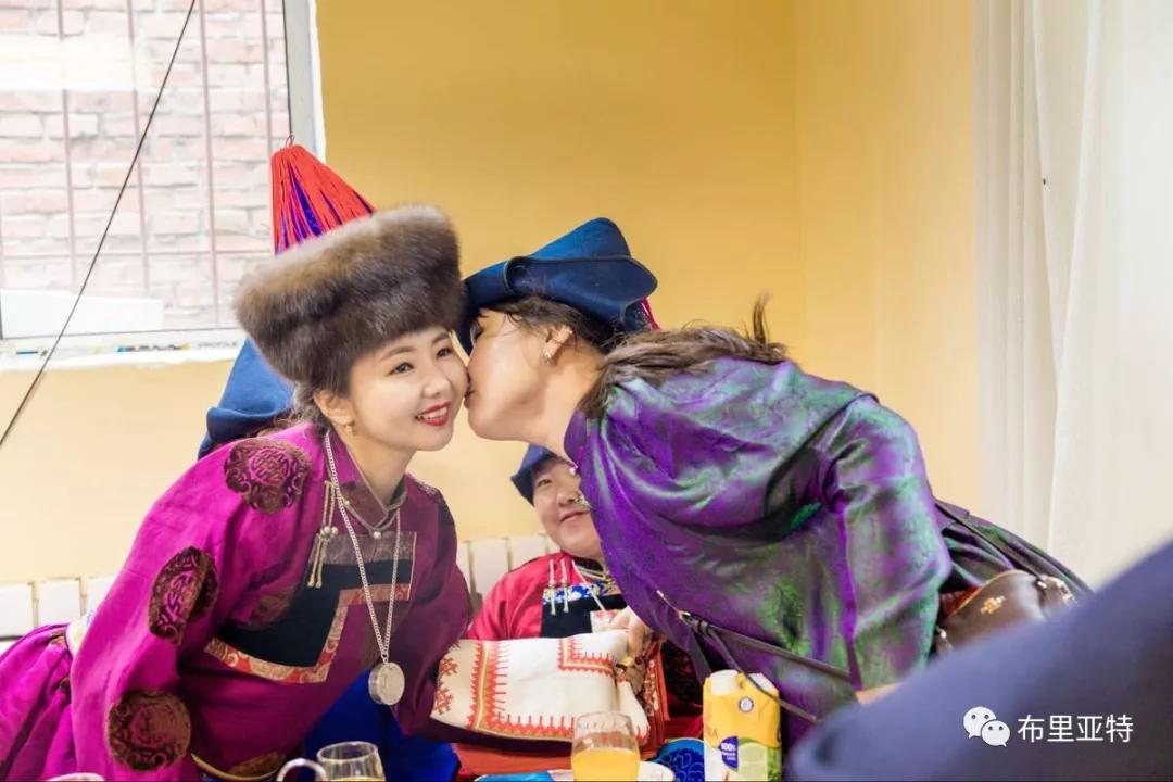 呼伦贝尔草原婚礼记 | 你嘴角上扬的弧度就是最好的