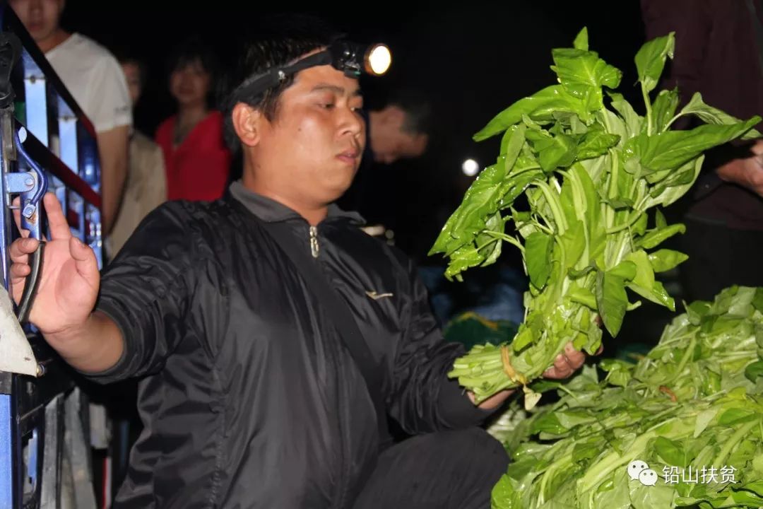 这位紫溪小伙儿,靠卖菜挺直了脊梁!_袁永峰