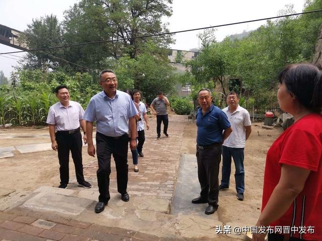 灵石县政府副县长孙俊杰在两渡镇卫生院调研指导健康扶贫和县乡医疗