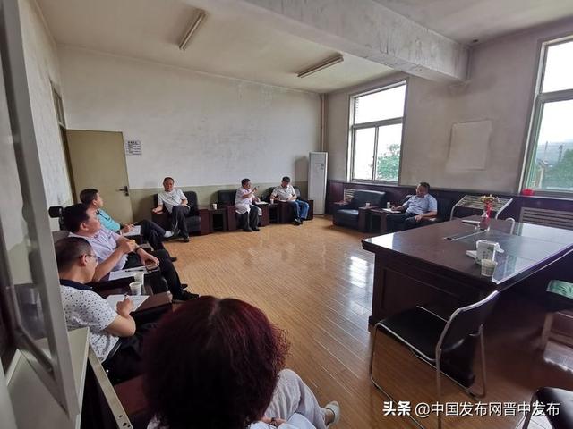 灵石县政府副县长孙俊杰在两渡镇卫生院调研指导健康扶贫和县乡医疗